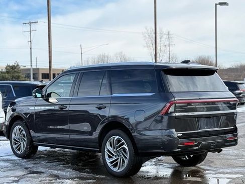 Used 2025 Lincoln Navigator Reserve image 52