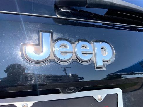 Used 2019 Jeep Grand Cherokee Laredo RWD image 31