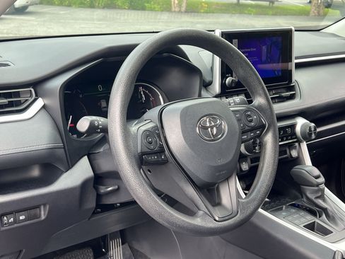 Used 2025 Toyota RAV4 XLE AWD/4WD image 15