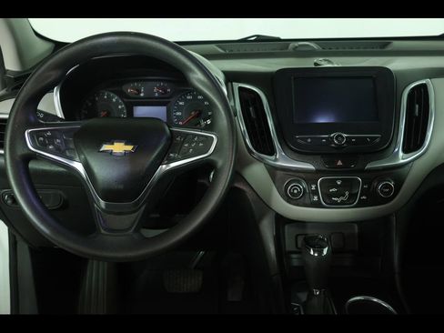Used 2018 Chevrolet Equinox LS FWD image 3