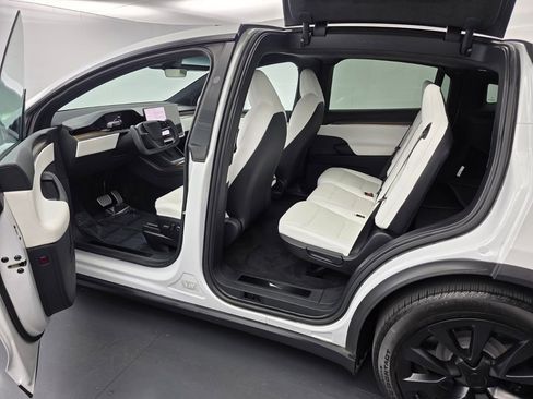 Used 2023 Tesla Model X image 15