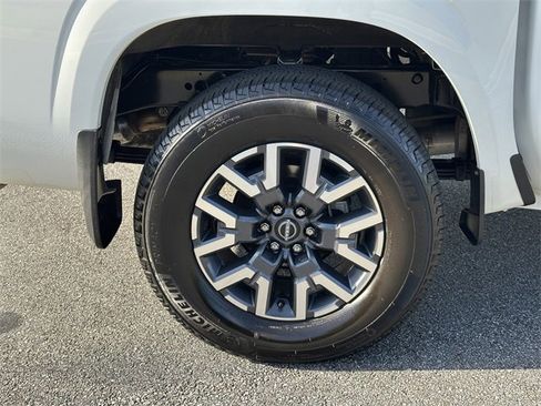 Certified 2024 Nissan Frontier SL w/ Technology Package image 18