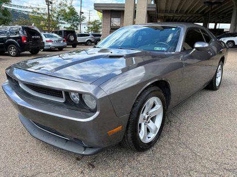 Used 2011 Dodge Challenger RWD image 1