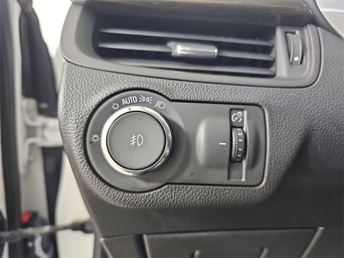 Used 2019 Buick Envision Essence image 31