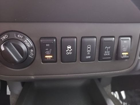 Used 2016 Nissan Frontier PRO-4X AWD/4WD image 34