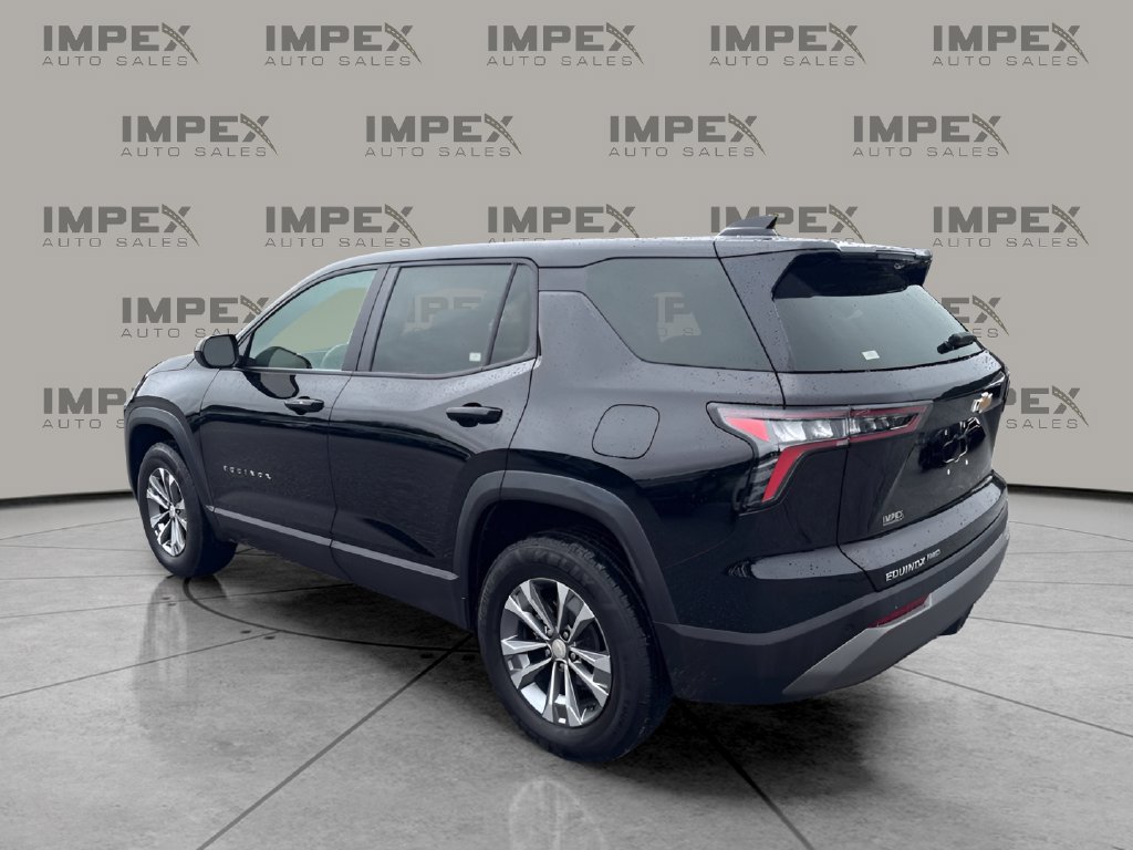 Used 2025 Chevrolet Equinox LT AWD/4WD image 3