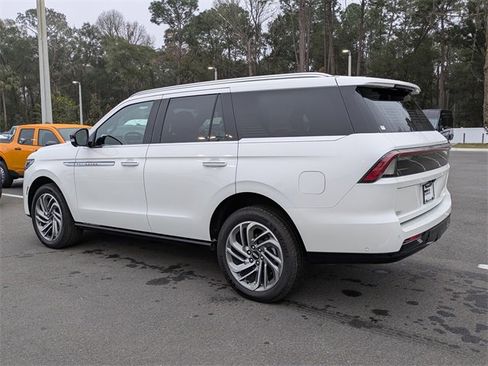 New 2025 Lincoln Navigator Reserve image 6