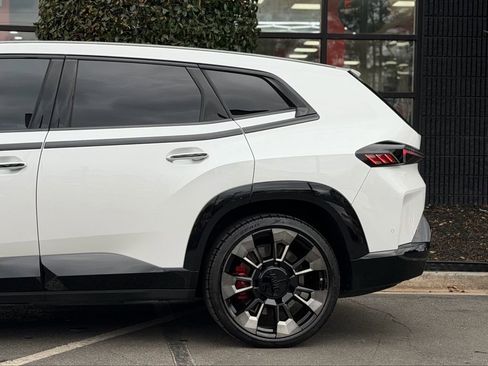 Used 2023 BMW XM image 11