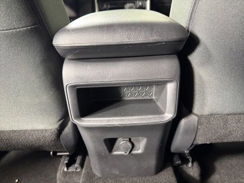 Used 2021 Toyota RAV4 LE image 13