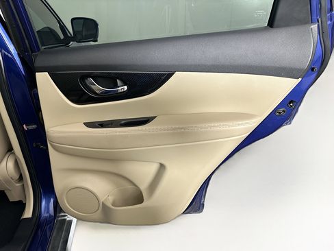 Used 2017 Nissan Rogue SL FWD image 30