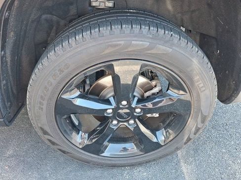 Certified 2023 Jeep Grand Cherokee Limited w/ Black Appearance Package AWD/4WD image 3
