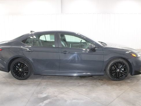 Used 2025 Toyota Camry SE FWD image 11