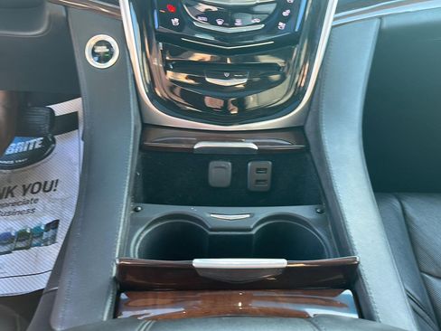 Used 2020 Cadillac Escalade ESV Luxury image 24