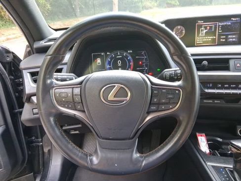 Used 2019 Lexus UX 200 w/ Accessory Package FWD image 16