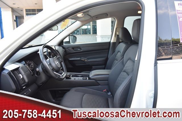 Used 2024 Nissan Pathfinder SV AWD/4WD image 21