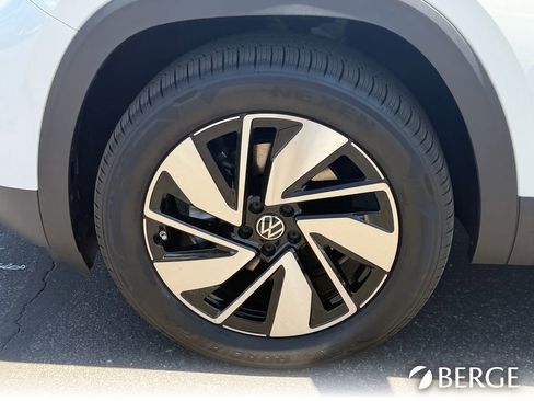 New 2026 Volkswagen Atlas SE FWD image 11