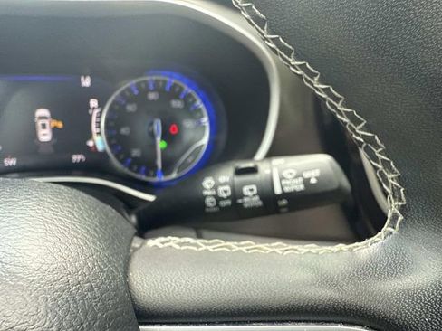 Used 2024 Chrysler Pacifica Touring-L FWD image 34