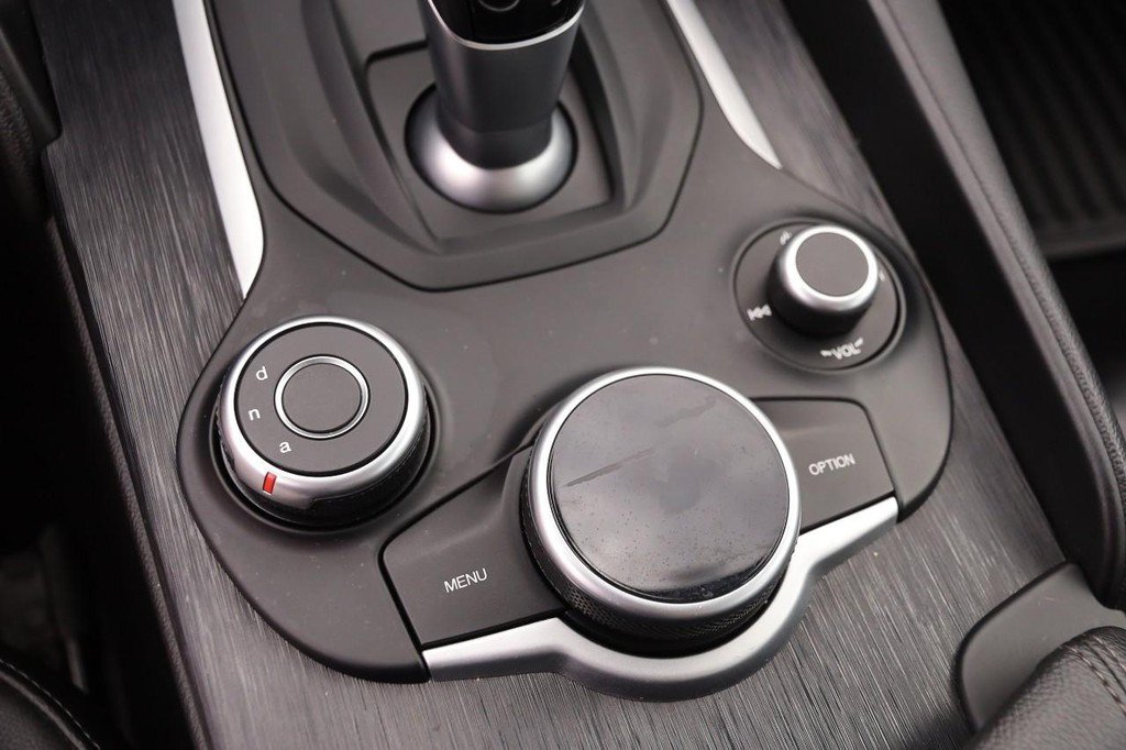 Used 2019 Alfa Romeo Giulia AWD image 19