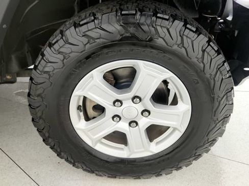 Used 2019 Jeep Wrangler Unlimited Sport S AWD/4WD image 75