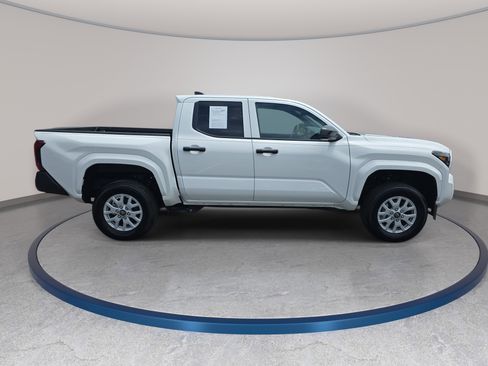 Used 2025 Toyota Tacoma SR RWD image 4