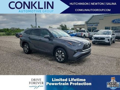 Used 2023 Toyota Highlander XLE FWD image 1