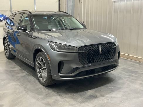 Used 2025 Lincoln Aviator 2WD w/ Jet Appearance Package image 2