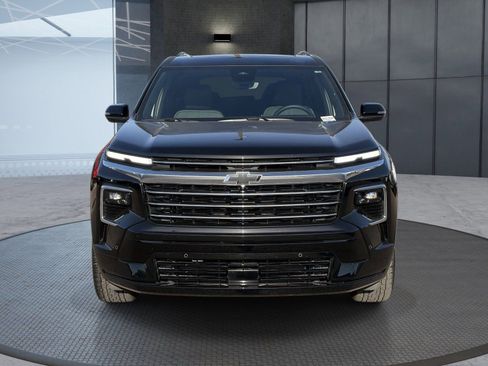 Certified 2025 Chevrolet Traverse High Country FWD image 9