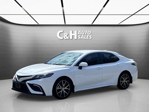 Used 2024 Toyota Camry SE FWD image 1