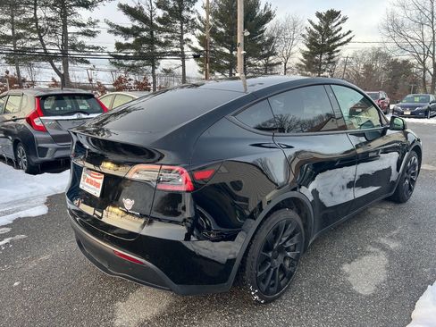 Used 2021 Tesla Model Y Long Range image 6