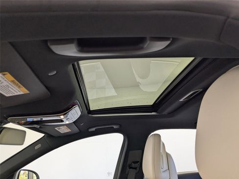 Used 2023 Mercedes-Benz C 300 Sedan image 12