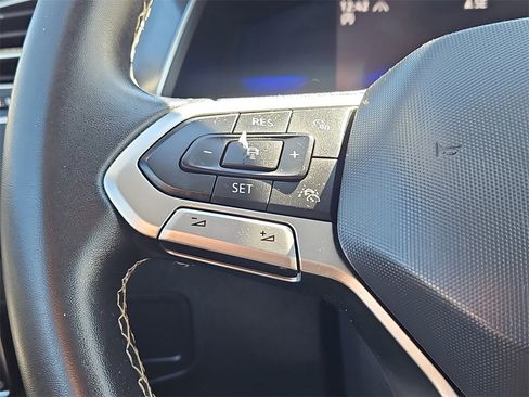 Used 2022 Volkswagen Tiguan SE w/ Panoramic Sunroof Package image 24