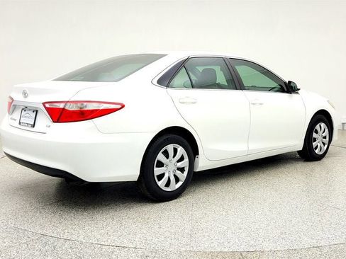 Used 2015 Toyota Camry LE FWD image 5