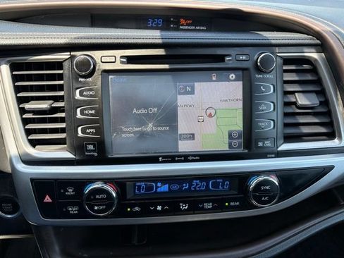 Used 2018 Toyota Highlander Limited AWD/4WD image 32