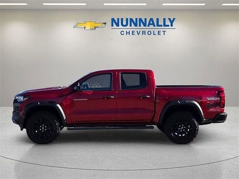 Used 2024 Chevrolet Colorado Trail Boss w/ Technology Package image 2