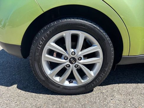 Used 2017 Kia Soul + FWD image 28