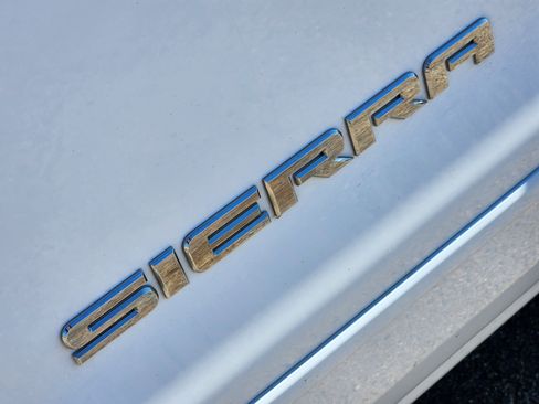 Used 2017 GMC Sierra 1500 SLE w/ SLE Value Package image 8