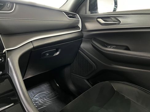 Used 2024 Jeep Grand Cherokee Altitude image 20