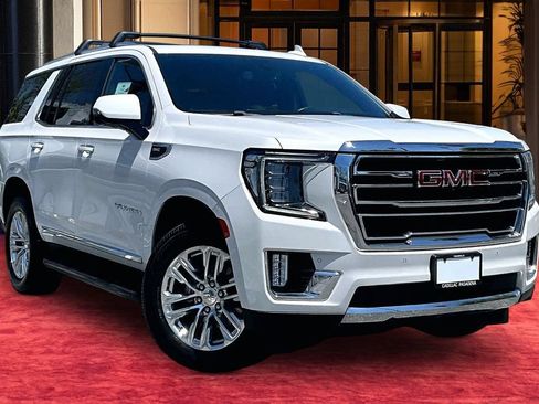 Used 2022 GMC Yukon SLT w/ SLT Premium Package AWD/4WD image 2