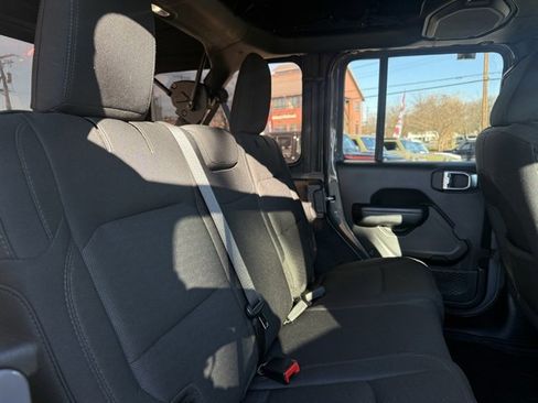 Used 2019 Jeep Wrangler Unlimited Sport S image 22