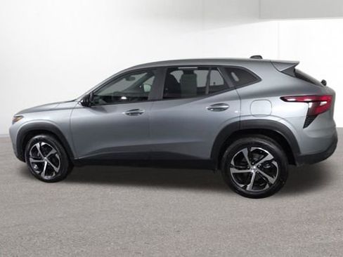 Used 2024 Chevrolet Trax RS w/ Driver Confidence Package image 5