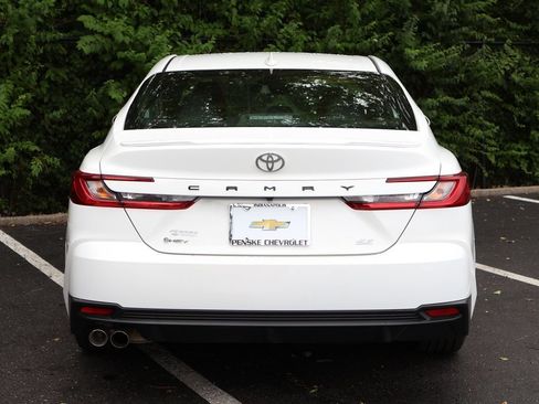 Used 2025 Toyota Camry SE FWD image 6
