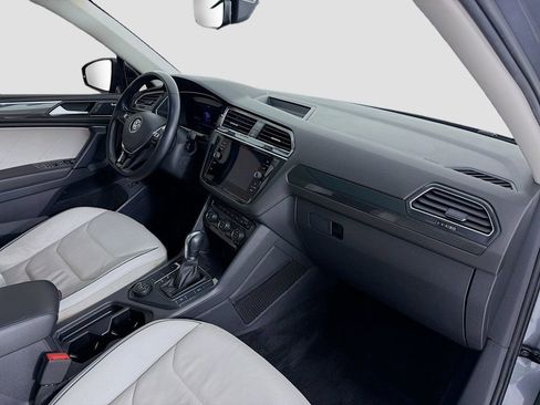 Used 2019 Volkswagen Tiguan S image 33
