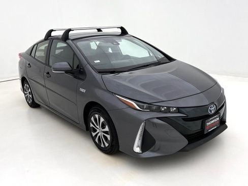 Used 2022 Toyota Prius Prime XLE FWD image 2