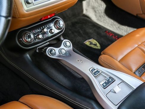 Used 2010 Ferrari California RWD image 33