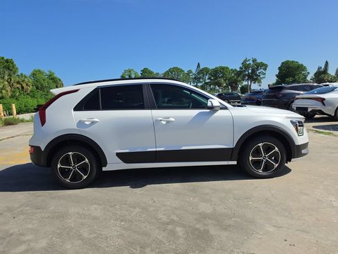 New 2026 Kia Niro EX FWD image 9