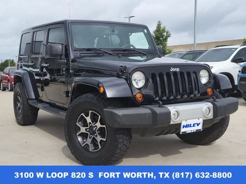 Used 2013 Jeep Wrangler Unlimited Sahara w/ Connectivity Group AWD/4WD image 1