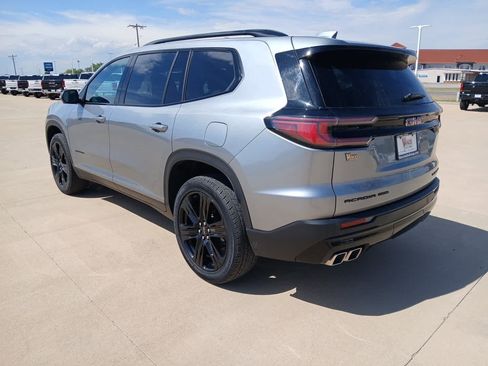 Used 2025 GMC Acadia Elevation w/ Elevation Premium Package AWD/4WD image 5