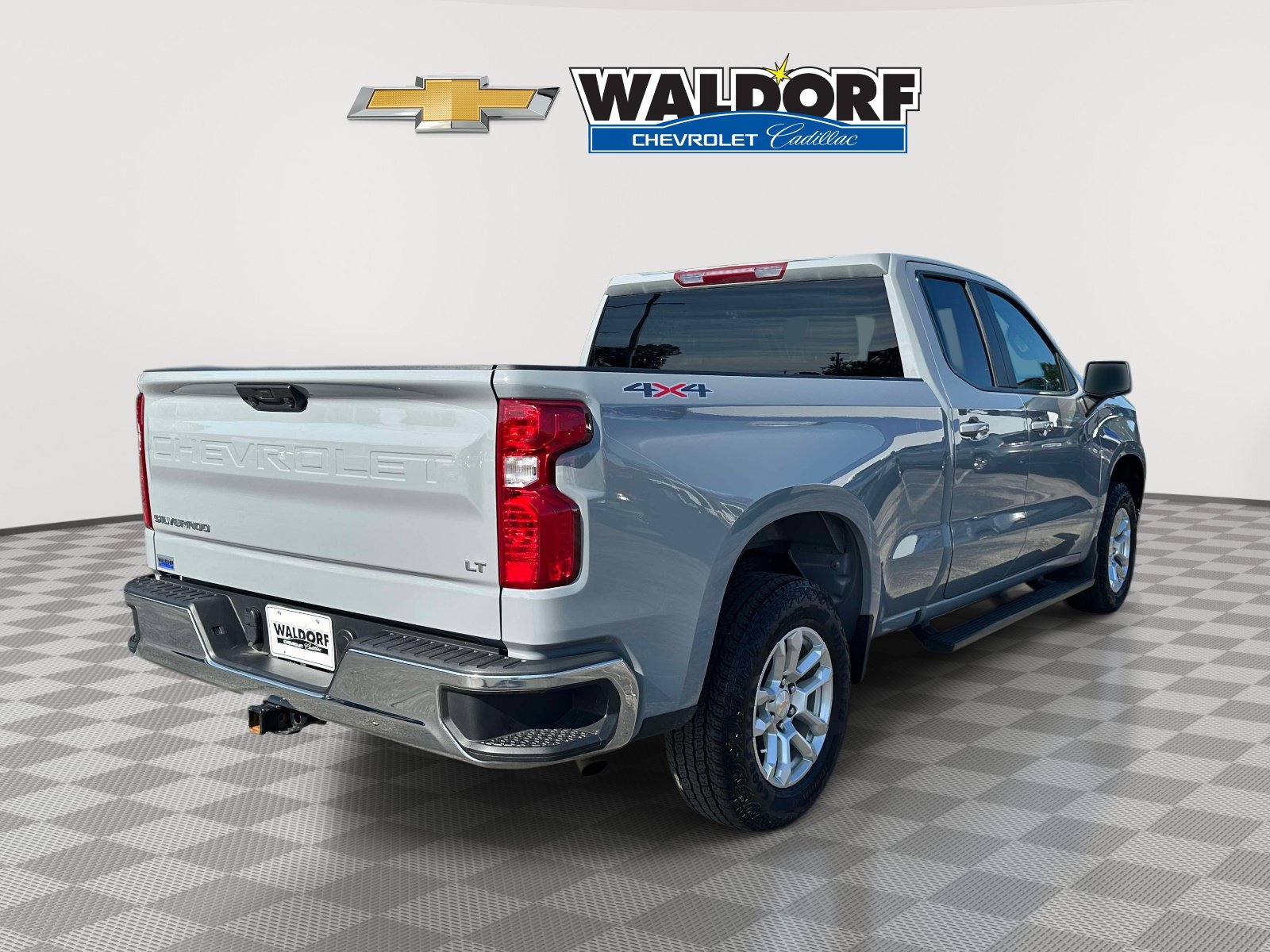 Used 2024 Chevrolet Silverado 1500 LT AWD/4WD image 6