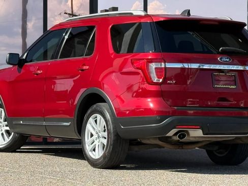 Used 2018 Ford Explorer XLT AWD/4WD image 7