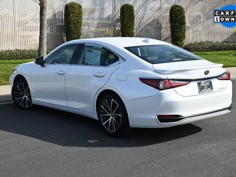 Used 2025 Lexus ES 300h 300h image 4
